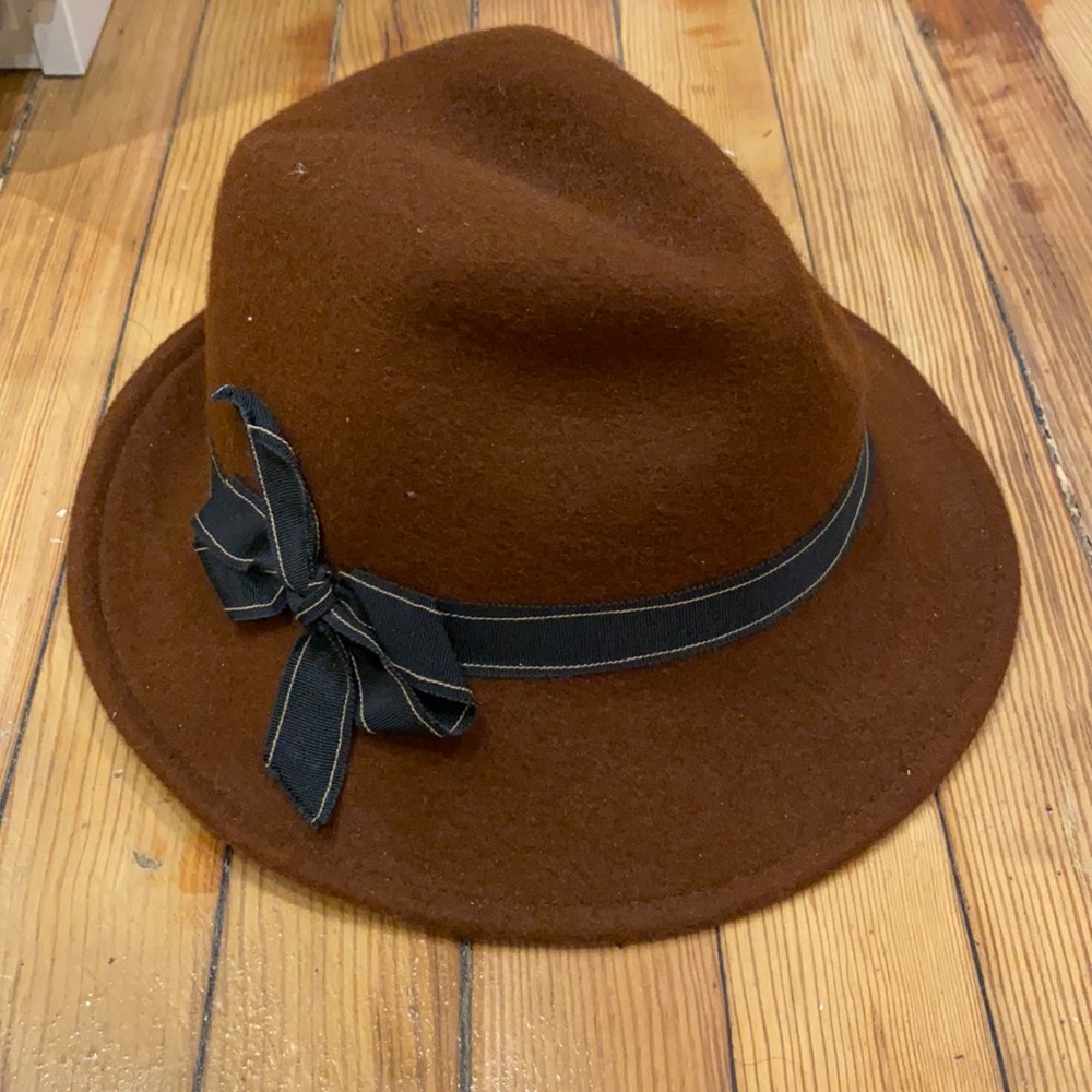 Browns hat with black bow